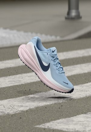 Nike Performance REVOLUTION 8 - Chaussures de running sur route - hydrogen blue/blue void/white/pearl pink