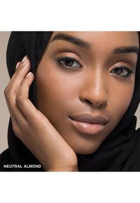 Bobbi Brown SKIN LONG WEAR WEIGHTLESS FOUNDATION SPF15 - Foundation - neutral almond