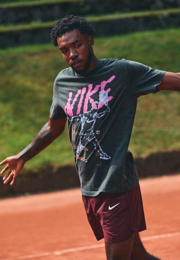 COURT - Print T-shirt - sequoia