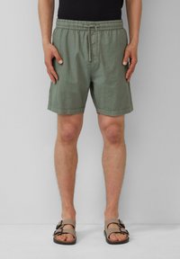 Olijfgroene shorts met een elastische tailleband en trekkoord. Gemaakt van lichte stof, met een comfortabele pasvorm en gestikte zoom.