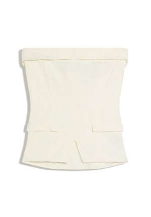 Elfenbeinfarbener trägerloser Korsett-Top mit umgeschlagenem Ausschnitt und kleinem Frontschlitz am Saum, mit Seitennähten als Detail.