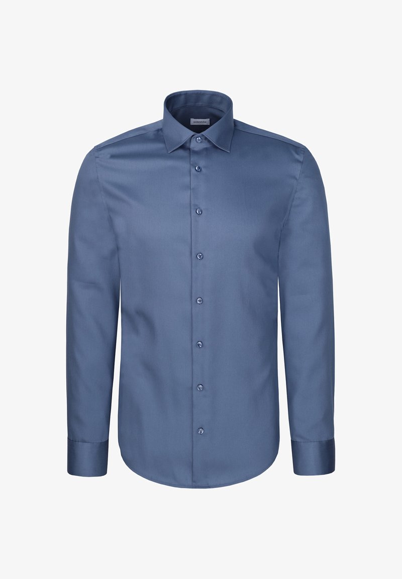 Chemise habillée homme à manches longues en bleu uni avec fermeture boutonnée sur le devant et col classique, présentée sur fond blanc uni.