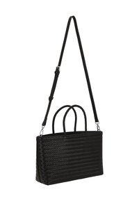 Zwarte geweven handtas met dubbele bovenste handvatten en een verstelbare riem, met een rechthoekige vorm en een textuur oppervlak.