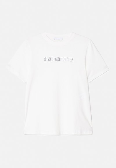 T-shirt en coton blanc à manches courtes, avec un design en sequins argentés portant le texte "rabanme" sur le devant.