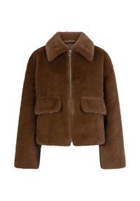 Bruine faux-fur jas met een ritssluiting aan de voorkant, een brede kraag en twee voorzakken. Beschikt over een boxy silhouet en een zachte, gestructureerde afwerking.