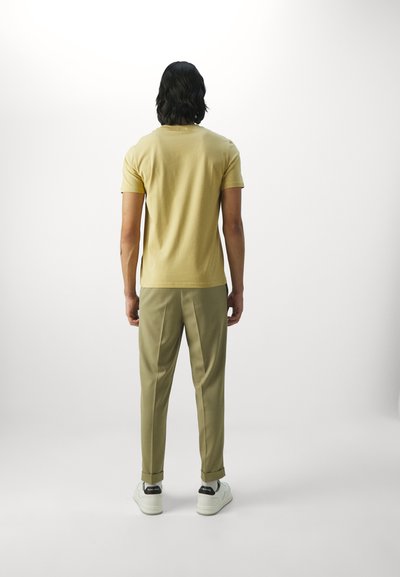 Filippa K TERRY CROPPED TROUSERS - Pantaloni - light khaki