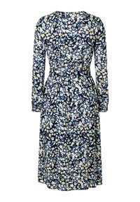 Marineblaues Blumenkleid mit langen Ärmeln, das eine geraffte Taille, weiße und gelbe Blumenmuster sowie eine Länge unterhalb des Knies aufweist.