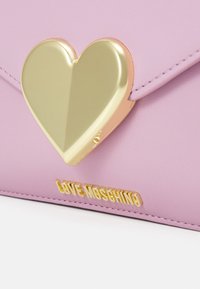 Love Moschino Axelremsväska - light pink