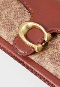 COACH TABBY SHOULDER BAG 20 - Handbag - tan rust