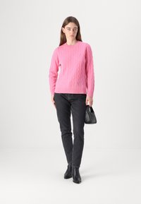 GANT CABLE C-NECK - Trui - candy pink
