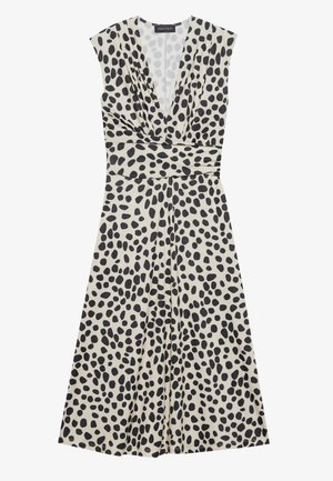 Beiges Kleid mit schwarzen Pünktchen, tiefem V-Ausschnitt, kurzen Ärmeln, tailliertem Bund und fließendem Rock. Glattes Material.