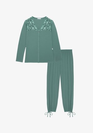 Twee-delige loungewear set in een zachte groene stof. Lange mouwen overhemd met knoopsluiting en kantaccenten, en broek met elastische tailleband en verstelbare touwtjes.