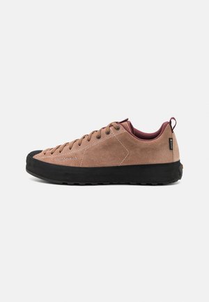 MOJITO WRAP GORE TEX - Hiking shoes - gold rose