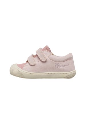 Scarpa per bambino piccolo rosa chiaro con due cinturini in Velcro, suola in gomma e punta arrotondata, con ricamo sottile del logo laterale.