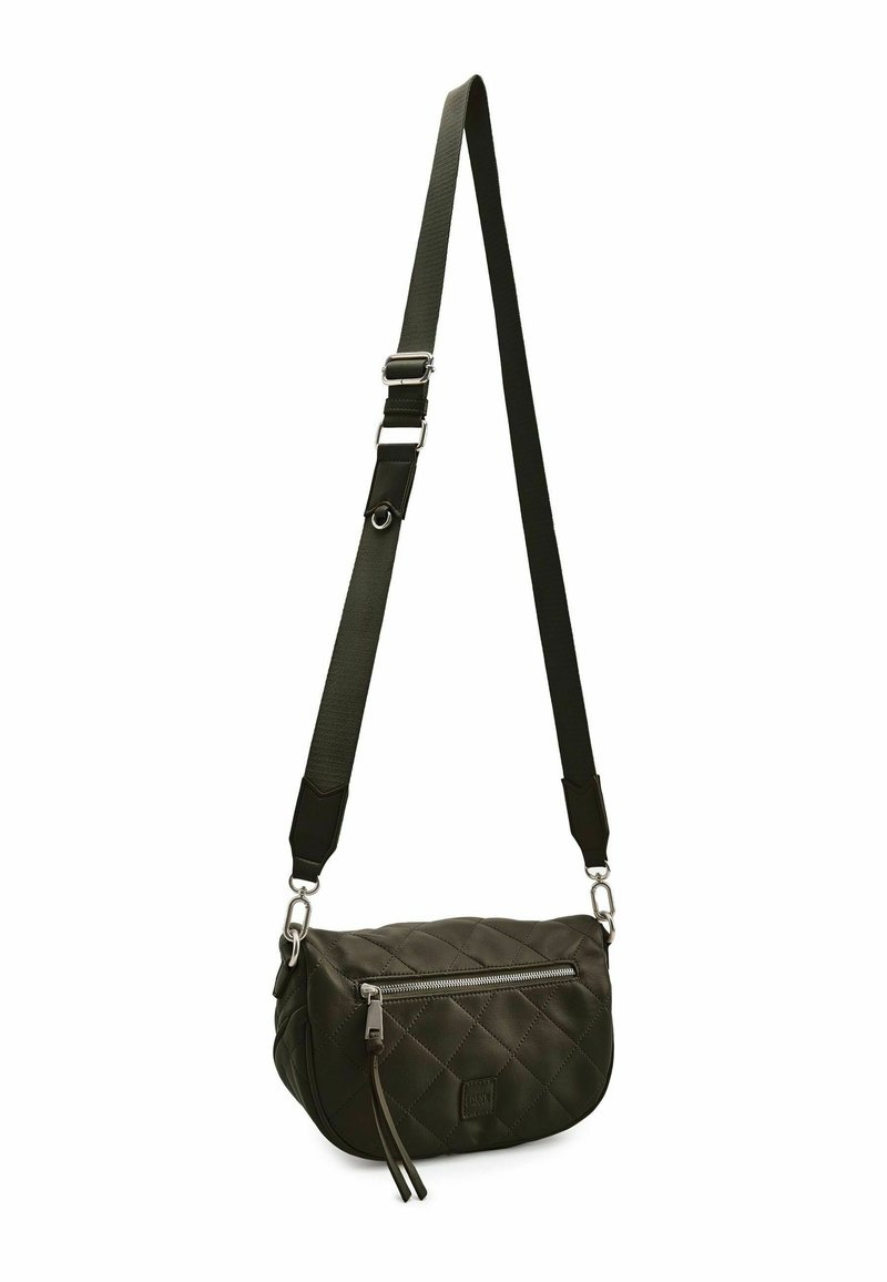 Borsa a tracolla in pelle nera trapuntata con tasca frontale con cerniera, tracolla regolabile e dettagli in metallo argentato. Superficie testurizzata.