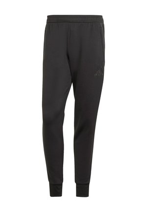Zwarte polyester joggers met een elastische tailleband, taps toelopende pijpen en een subtiele embossed logo op de linkerdij. Ademend materiaal.