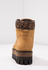 Buffalo London Botki na platformie