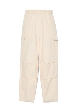 Pantaloni cargo color beige chiaro realizzati in un tessuto testurizzato, dotati di una cintura elastica e due tasche laterali con chiusura a pattina.