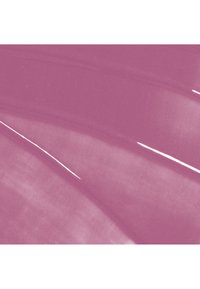 Surface rose brillante avec des textures lisses et courbées et des reflets lumineux créant une apparence brillante et polie.
