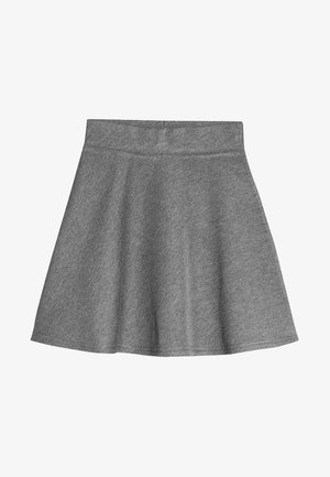 Jupe trapèze en maille grise avec une ceinture large, une texture douce et une légère évasement à l'ourlet.
