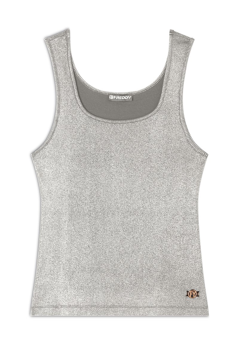 Top de tirantes plateado hecho de una tela metálica con una textura suave. Presenta un cuello redondo y un pequeño logotipo en el dobladillo.