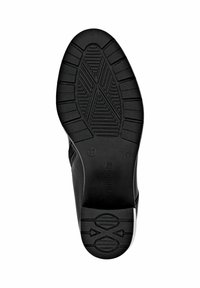 Semelle de chaussure en caoutchouc noir avec un motif texturé, présentant des rainures pour l'adhérence et le nom de la marque "remonte" embossé près du talon.