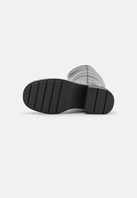 Monki Botas con plataforma - black