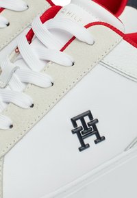 Tommy Hilfiger COURT - Sneakers basse - white