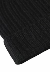John Henric Muts - black