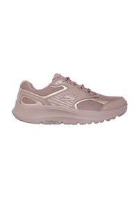 Zapatilla deportiva de color rosa claro con parte superior de malla, acentos texturizados y suela reforzada. Presenta cordones y un logo en el costado.