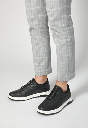 VENEZIA Trainers - black