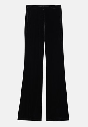 Pantaloni evazați negri, realizați dintr-o țesătură moale de catifea, cu o textură fină și un design cu talie înaltă pentru un confort sporit.