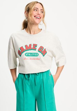 POM Amsterdam, TSHIRT - OVERSIZED GAME ON - T-shirt print - grey