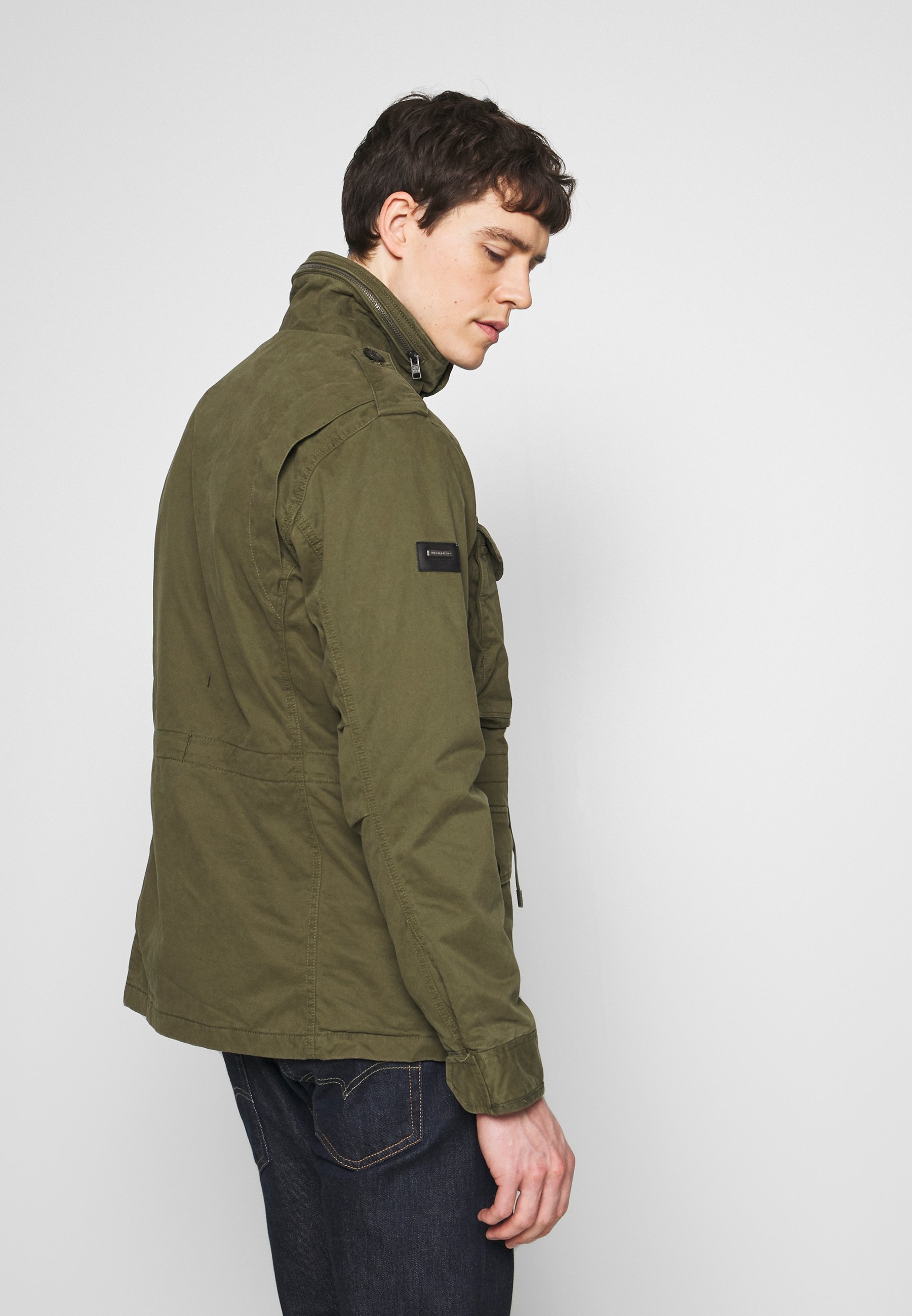 Superdry ROOKIE FIELD JACKET Tunn jacka ivy green Superdry ROOKIE FIELD JACKET Tunn jacka vulcan Zalando.se