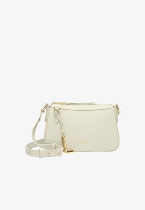 Sac bandoulière en cuir crème avec sangle réglable, ferrures dorées, poche avant zippée et breloque décorative "L" dorée.