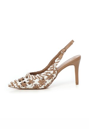 Vævede slingback højhælede sko med spids tå, lavet af brune og hvide materialer med en glat tekstur og en tynd ankelrem.