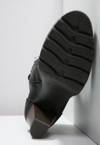 Anna Field Šněrovací kotníkové boty - black