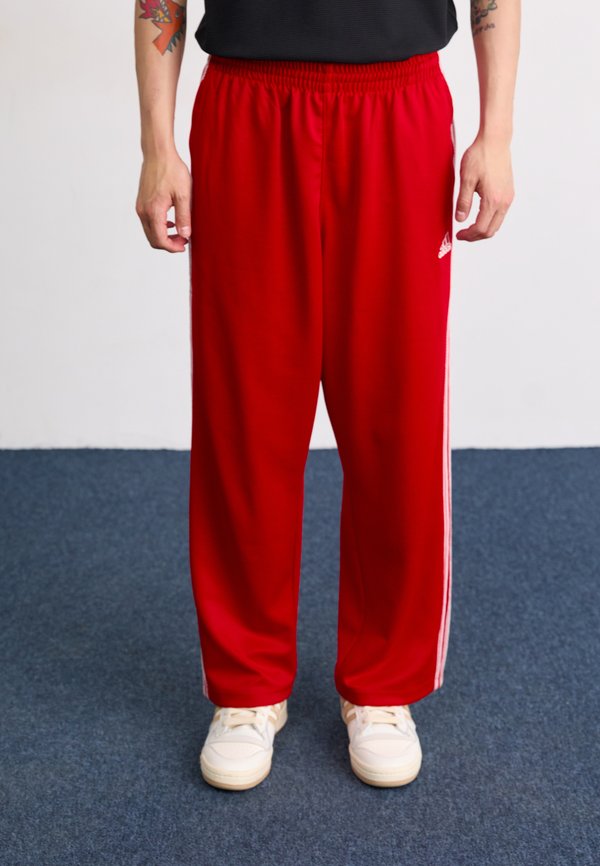 TRACK PANT - Jogginghose - better scarlet