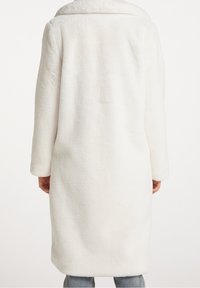 DreiMaster Kurzmantel - white