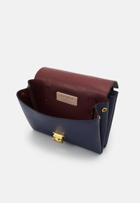 Coccinelle ARLETTIS SIGNATURE - Rankinė - royal blue