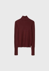 Pull à col roulé bordeaux en tissu tricoté doux. Coupe ajustée avec manches longues et poignets et ourlet côtelés. Vue de dos.