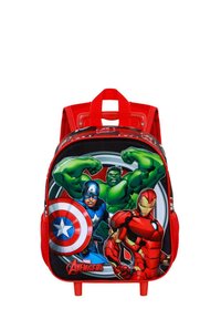Mochila roja con personajes de Marvel Avengers: Hulk, Capitán América y Iron Man. Material duradero con impresiones gráficas y correas acolchadas.