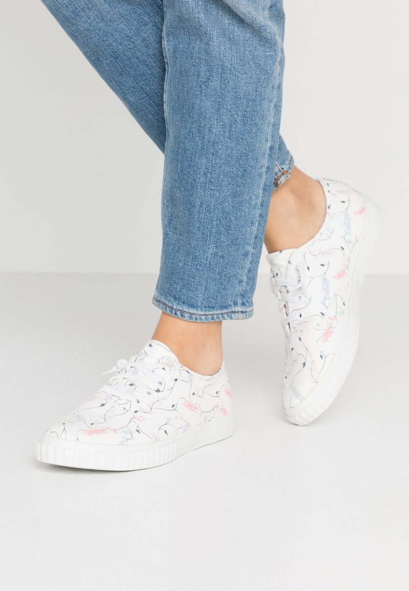 Damen Sneaker low | Timberland NEWPORT BAY BUMPER TOE Sneaker low white/mehrfarbig - GQ50422 Damen Sneaker low | Timberland NEWPORT BAY BUMPER TOE Sneaker low white/mehrfarbig - GQ50422