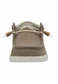 Scarpa slip-on in tela marrone chiaro con punta arrotondata, tomaia texturizzata, suola in gomma bianca, lacci elastici e dettagli in sughero sulla punta.