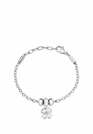 Braccialetto charm in argento con design a catena, caratterizzato da tre perline lisce e un charm a quadrifoglio decorato con una pietra preziosa trasparente.