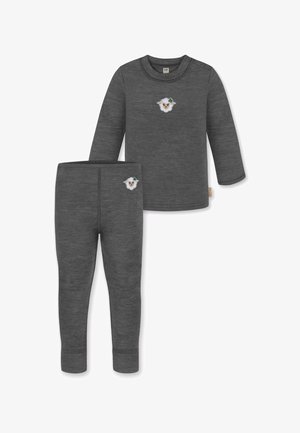 Graues Langarmoberteil und passende Leggings, beide mit einer weichen Textur. Beide Teile sind mit einem Schaf-Applikation und dekorativen Akzenten versehen.