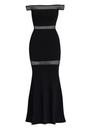 Sort kjole uden skulderstropper med en tætsiddende overdel, en udvidet nederdel og diamantmønstrede detaljer ved halsudskæringen og taljen.
