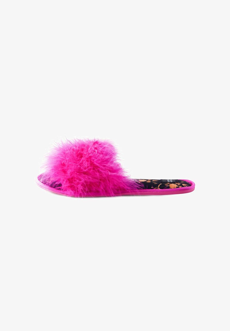 Fuchsia fluffiga slidesandaler med en mjuk pom-pom design. Innersulan har ett blommönster på svart bakgrund och en rosa sula.