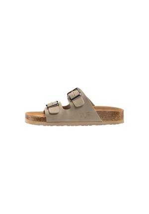 Beige suède slippers met twee verstelbare metalen gespen en een kurken voetbed op een lichte rubberen zool.