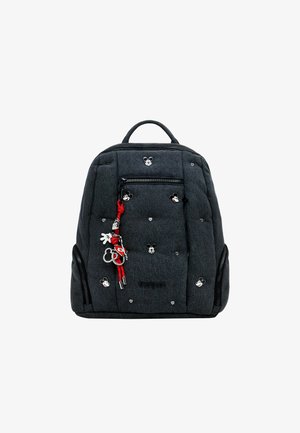 Batoh z tmavě šedé látky s vyšívanými motivy Mickey Mouse, předním kapsou na zip a červenými klíčenkovými detaily.